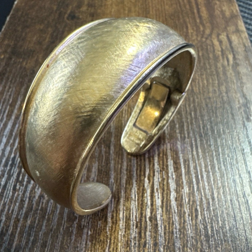 Vintage Crown Trifari Gold Tone Cuff Bracelet Think Chunky 25$